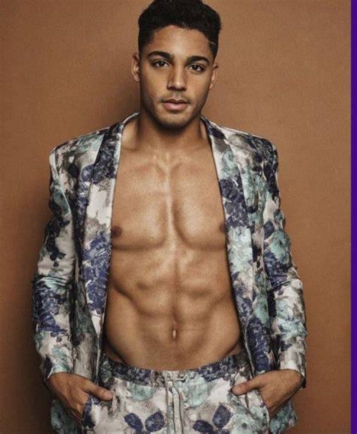 Michael Evans Behling (All American) Age, Ethnicity, Net Worth