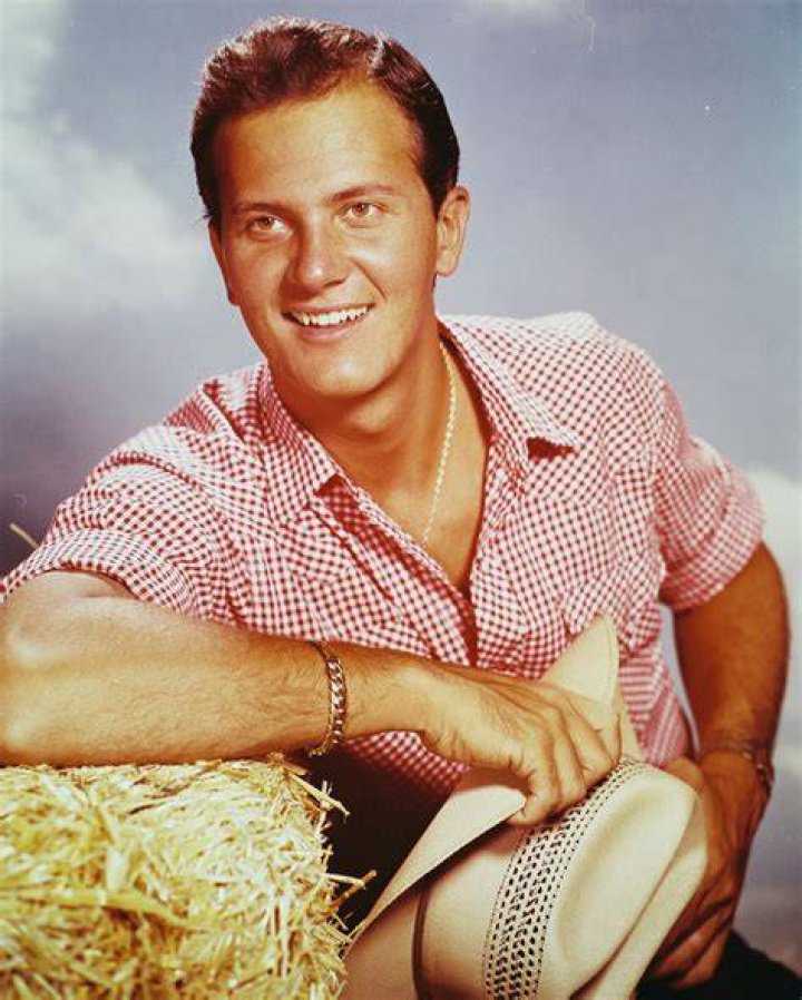 Singer Pat Boone's Wife Dead at 84